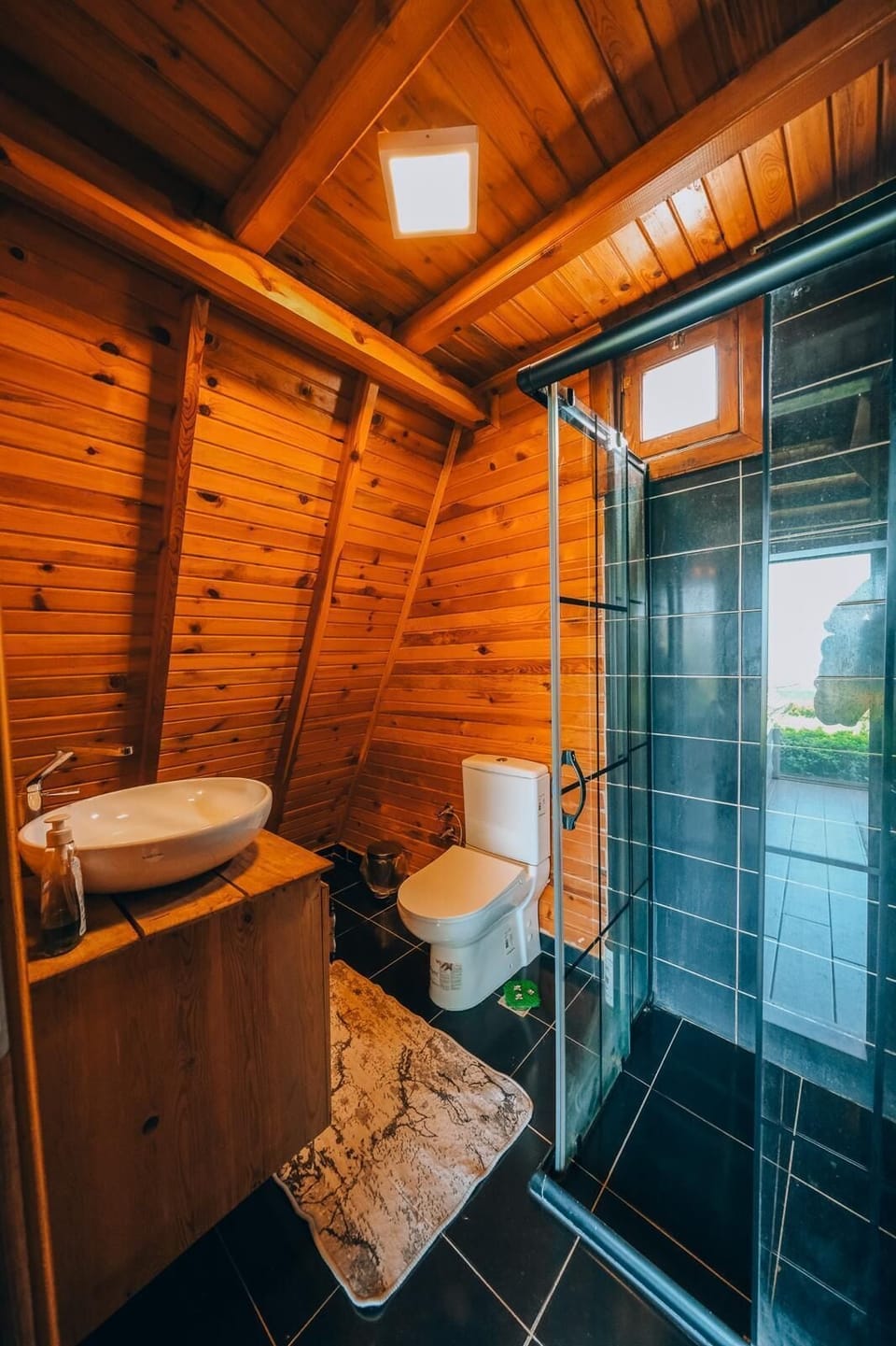 Superior Bungalow | Bathroom | Hair dryer, towels, soap, toilet paper