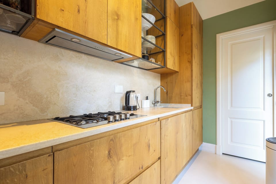 Comfort Apartment | Private kitchen | Blender, cookware/dishes/utensils