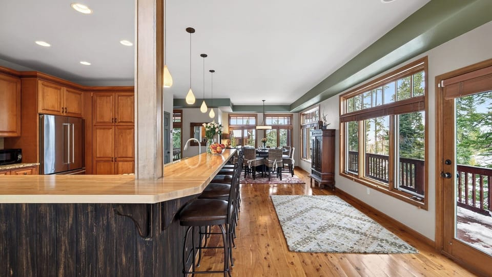House (5 Bedrooms) | Interior