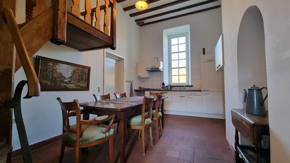 Standard Apartment, Multiple Beds, Non Smoking, Kitchen (Dining Table) | Private kitchenette | Cookware/dishes/utensils