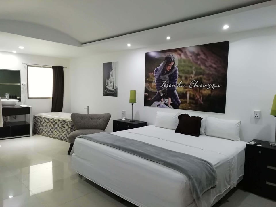 Comfort Room | Down comforters, free minibar, desk, free WiFi