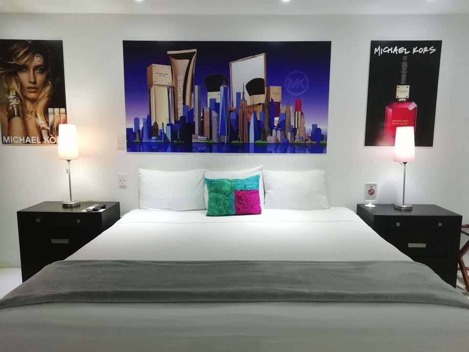 Comfort Room | Down comforters, free minibar, desk, free WiFi