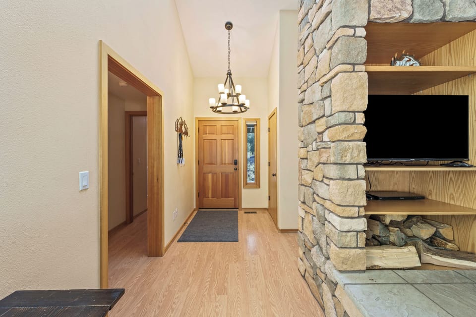 Charming Hot Tub Home Near Sharc Cottage in Sunriver