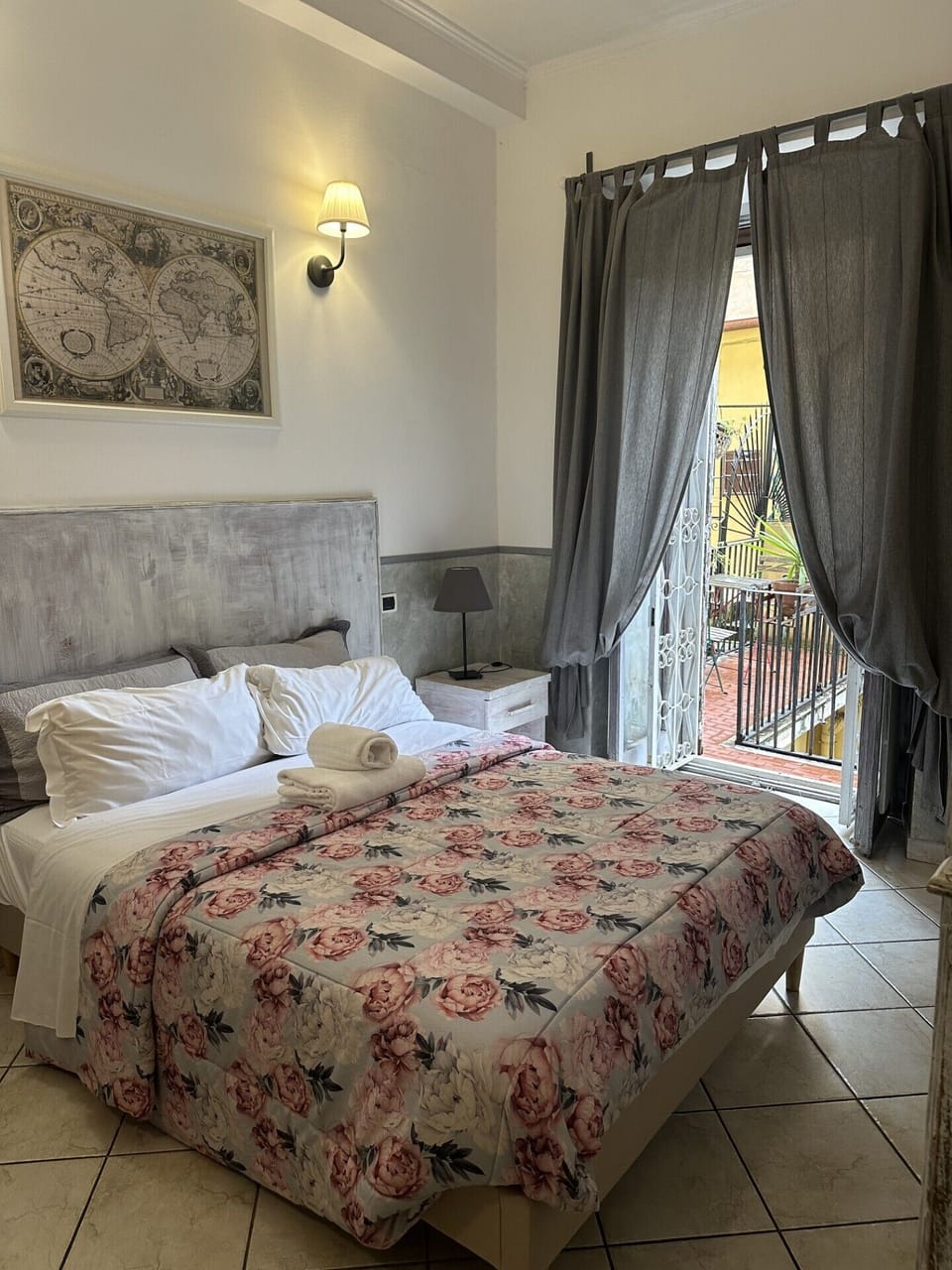 Room, 1 Double Bed, Balcony, Courtyard View | Desk, free WiFi