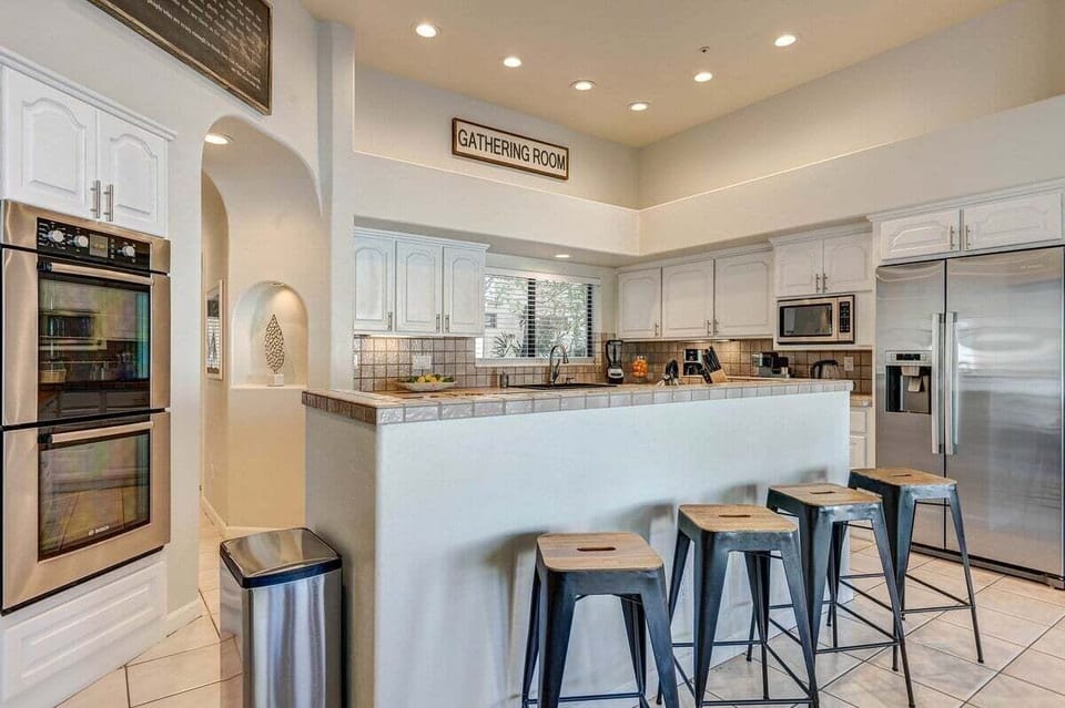 House (6 Bedrooms) | Interior