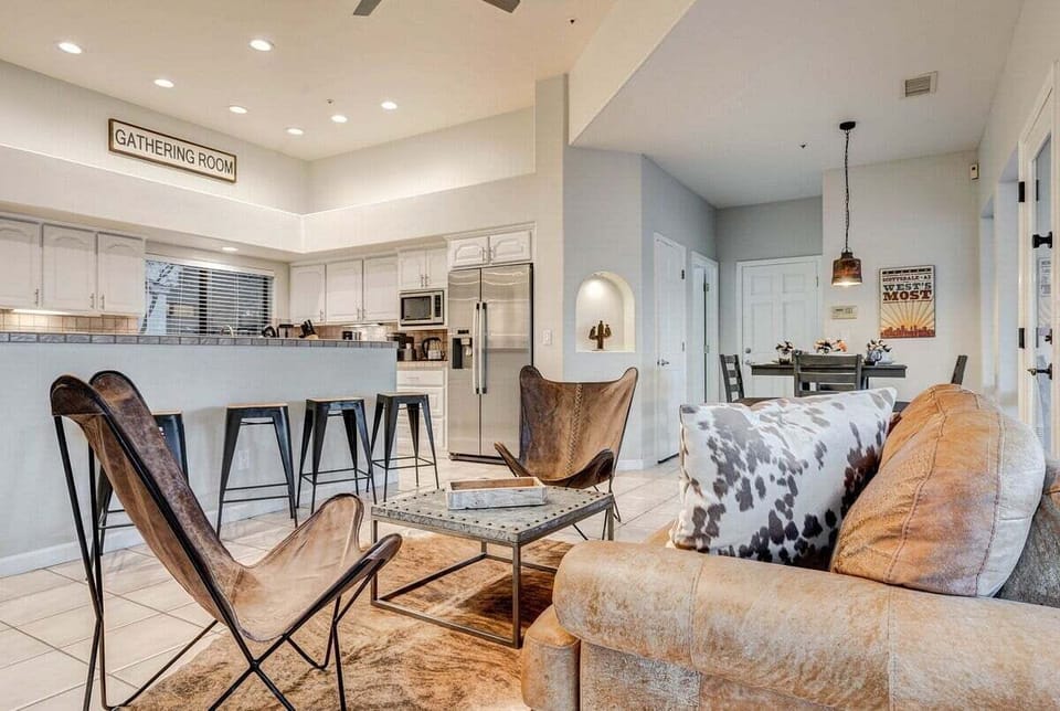 House (6 Bedrooms) | Interior