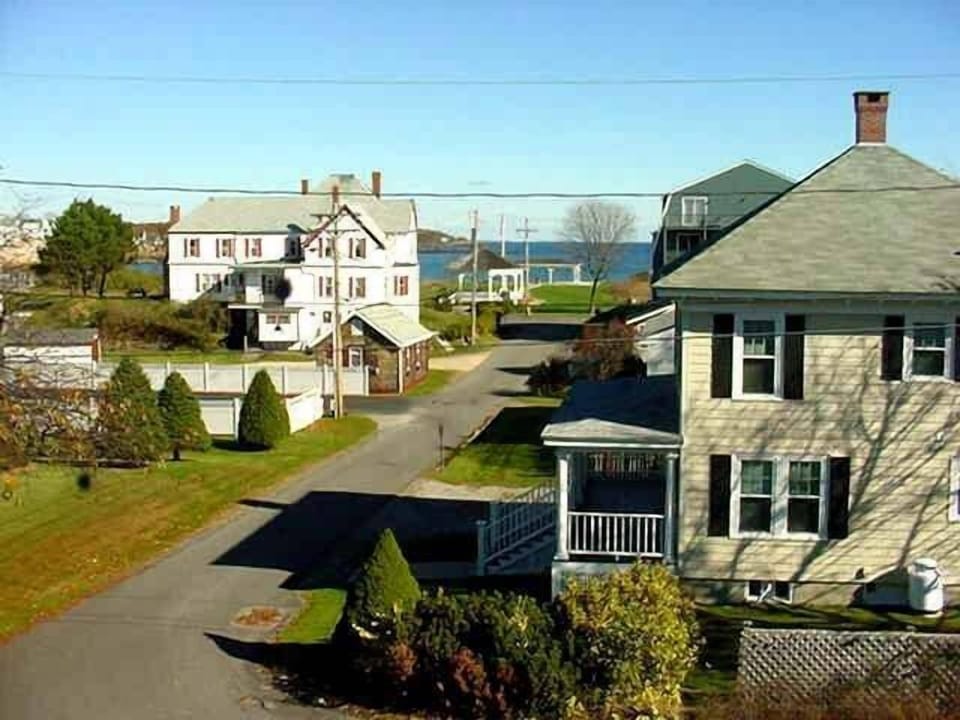 House (4 Bedrooms) | Front of property