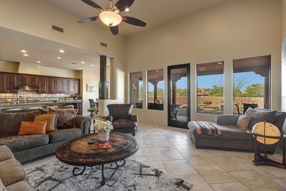 House (5 Bedrooms) | Interior