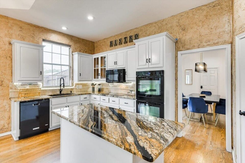 House (5 Bedrooms) | Interior