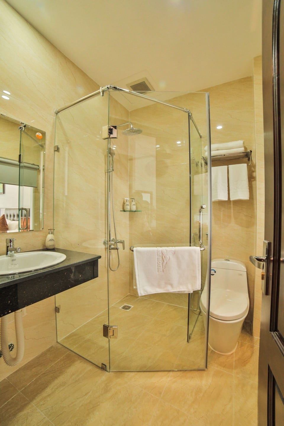 Deluxe Double or Twin Room, Balcony, City View | Bathroom | Slippers