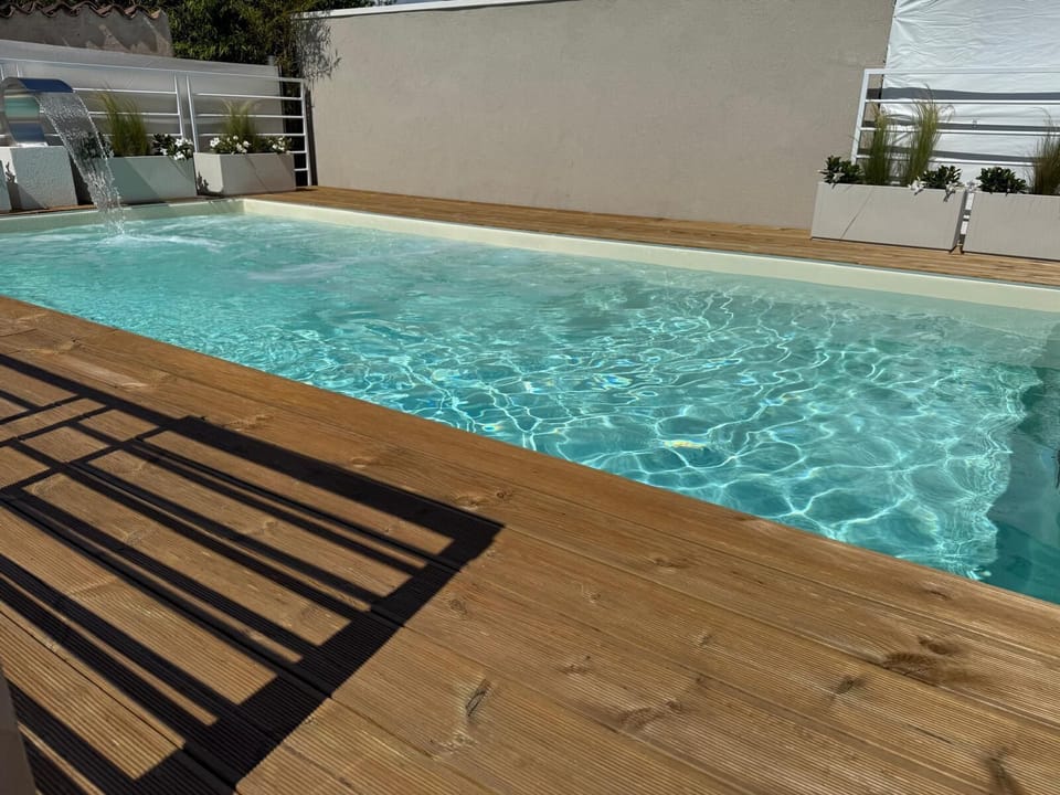 Outdoor pool, pool umbrellas, sun loungers