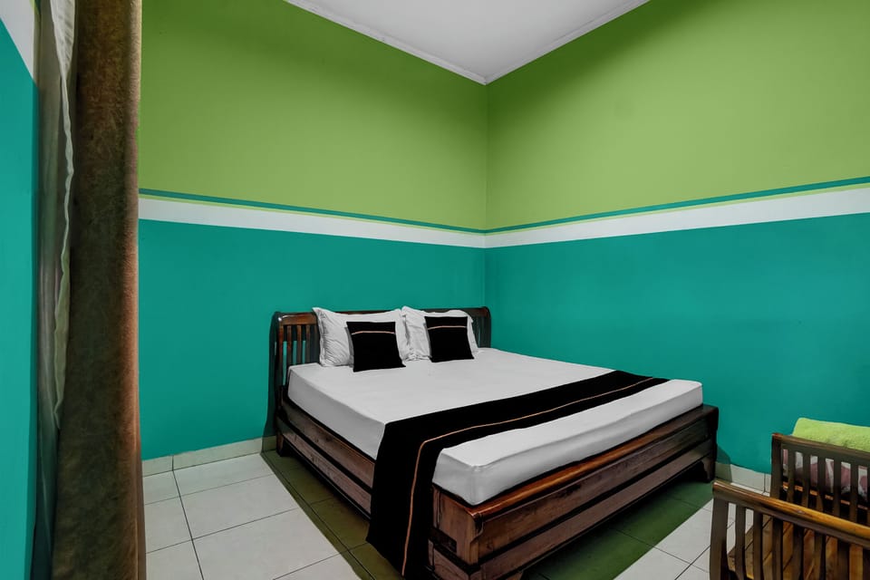 Standard Double Room | Free WiFi, bed sheets