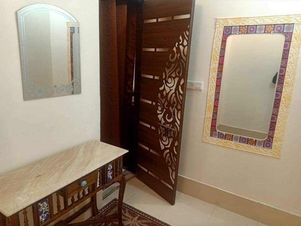 Suite | Rollaway beds, free WiFi, bed sheets