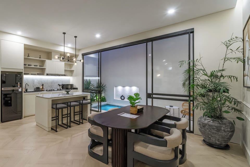 Classic Villa, 2 Bedrooms, Pool View | Dining room