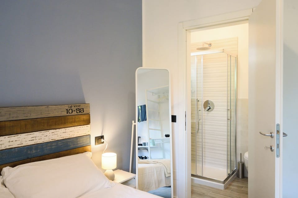 Economy Double Room, Non Smoking, Courtyard View | Bathroom | Shower, hair dryer, towels, soap