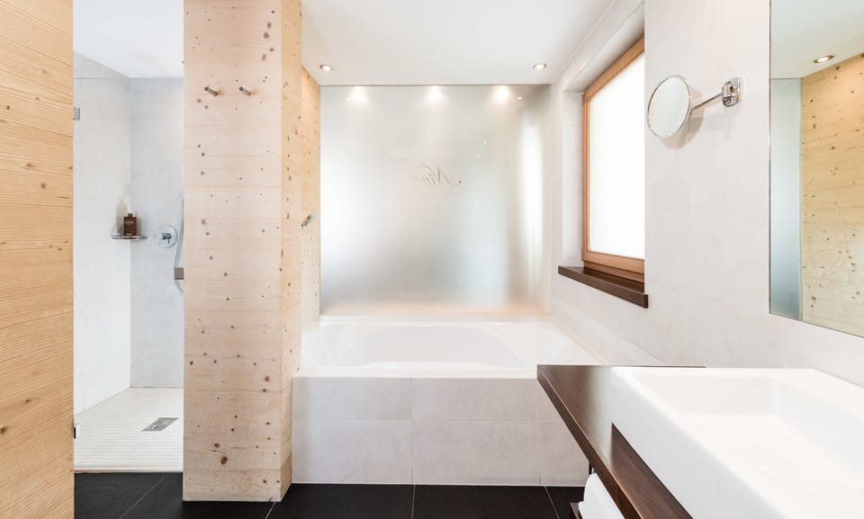 Suite, Mountain View | Bathroom | Combined shower/tub, free toiletries, hair dryer, bathrobes