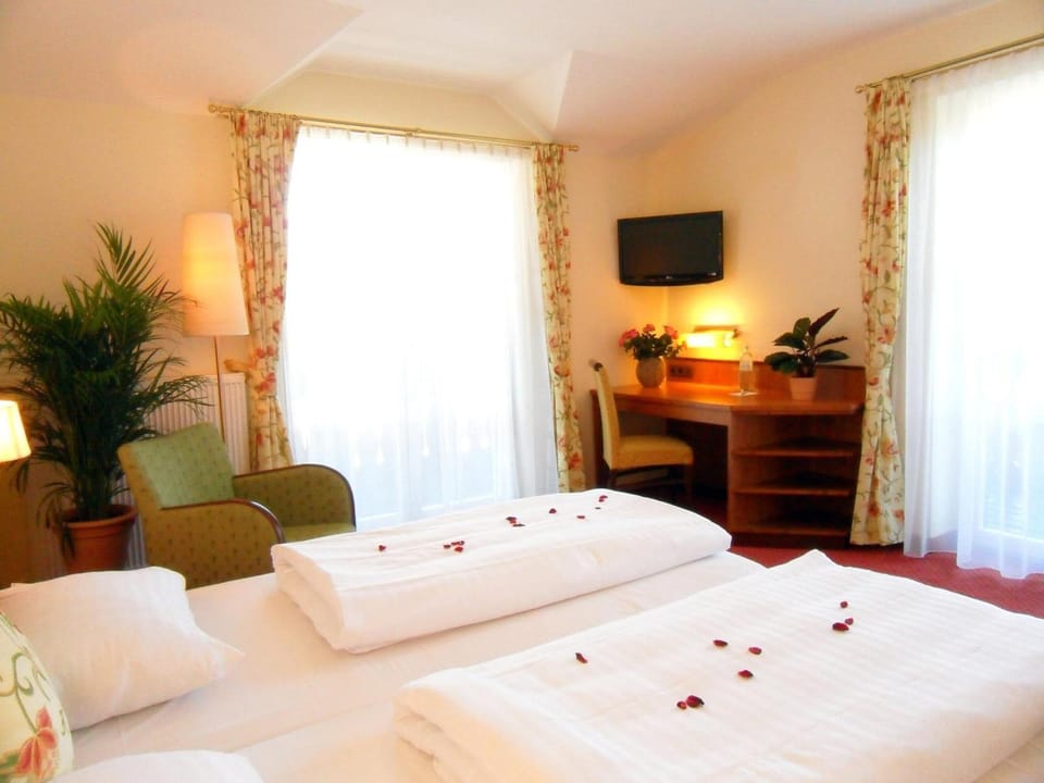 Classic Double Room, Balcony | Premium bedding, desk, laptop workspace, blackout drapes
