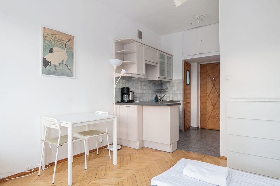Studio Suite, Balcony | Private kitchenette
