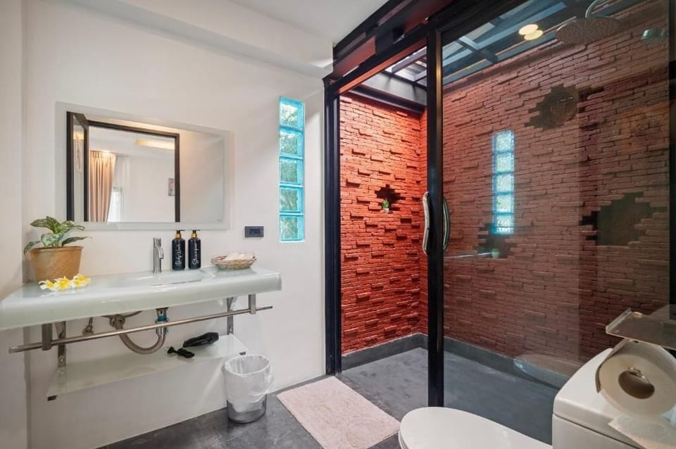 Economy Studio, 1 Bedroom | Bathroom | Shower, hair dryer, towels, soap