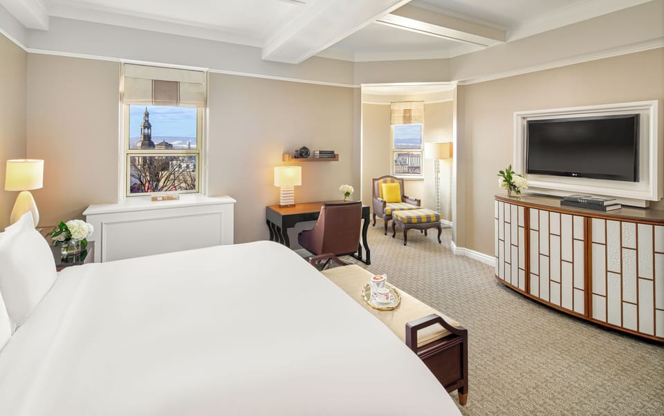 Deluxe Room, 1 King Bed, City View | Premium bedding, down comforters, pillowtop beds, minibar