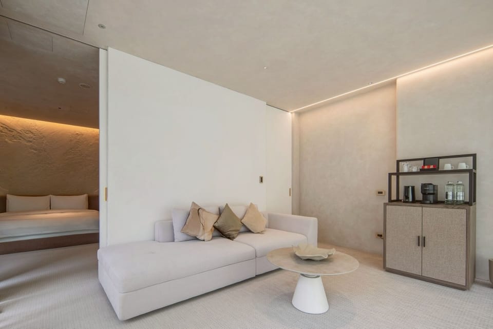 Villa Suite - Woven - 1 King Bed | Interior