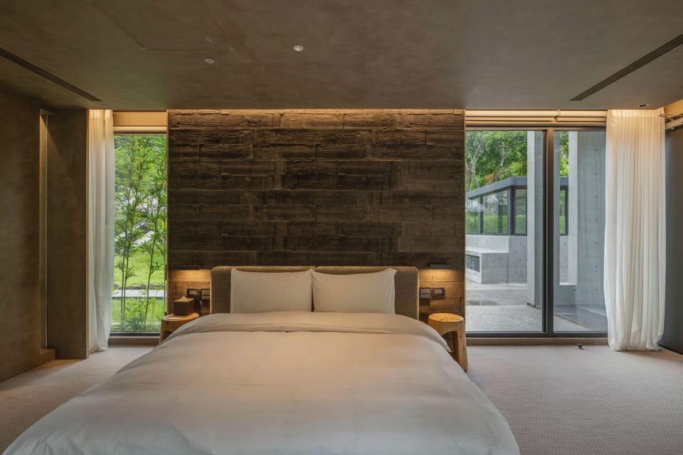 Guest Room - Timeless - 1King Bed | Premium bedding, free minibar, in-room safe, free cribs/infant beds