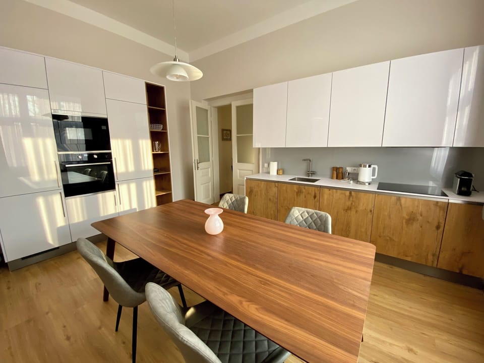 Deluxe Apartment, 2 Bedrooms | Private kitchen | Oven, cookware/dishes/utensils, freezer