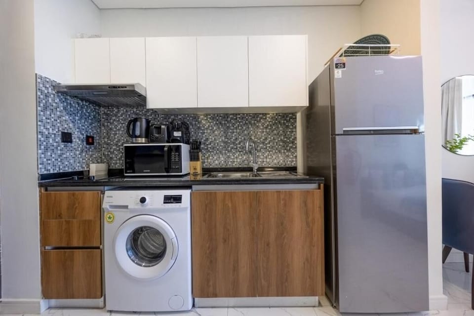 Apartment, Balcony, City View | Private kitchen | Toaster
