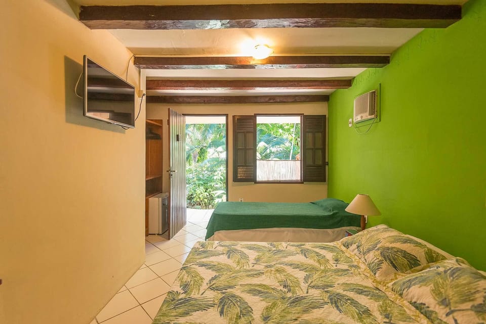 Triple Room | Minibar, iron/ironing board, free WiFi