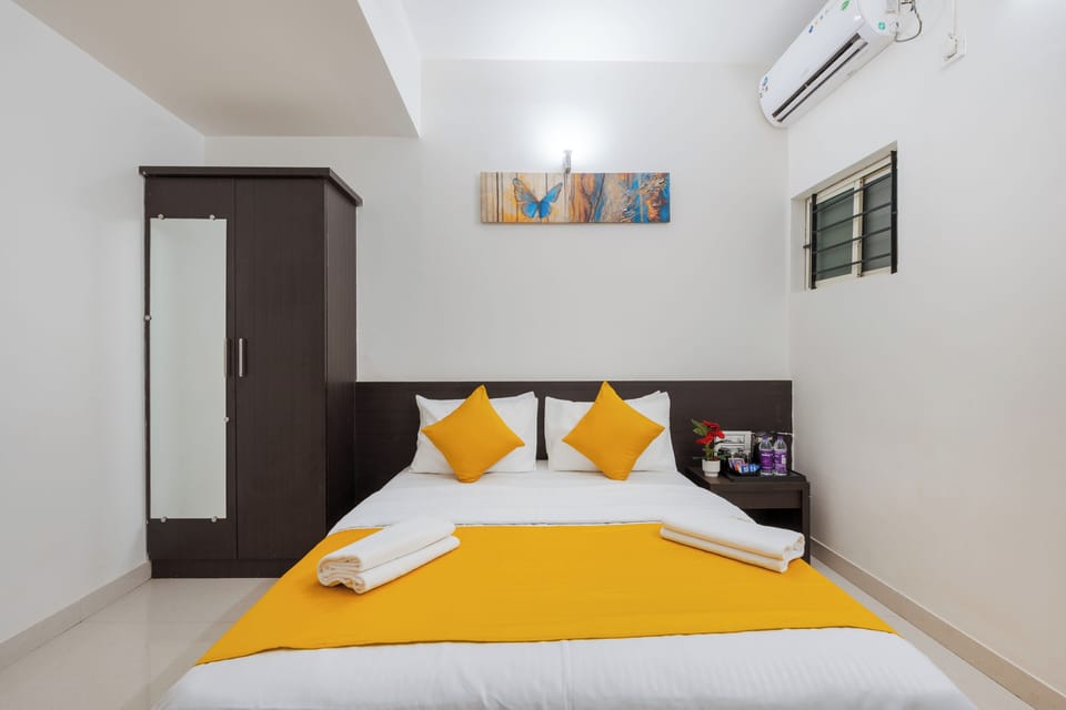 Deluxe Room | Iron/ironing board, free WiFi