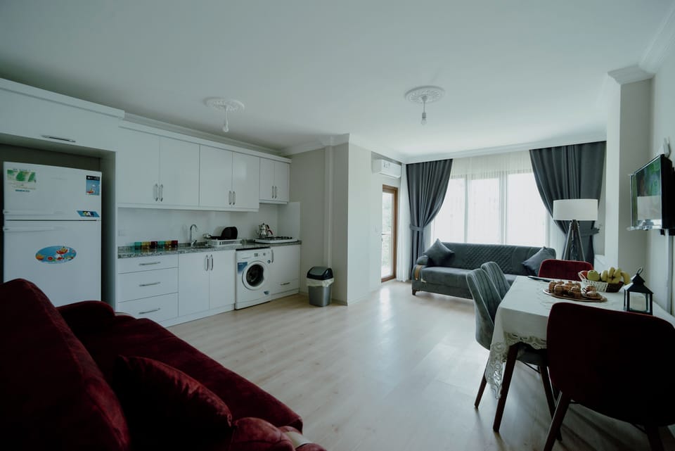 Basic Apartment, Sea View | Living area