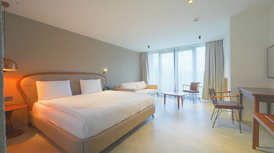 Deluxe Double Room, Balcony, Mountain View | Minibar, soundproofing, iron/ironing board (on request), WiFi (free)