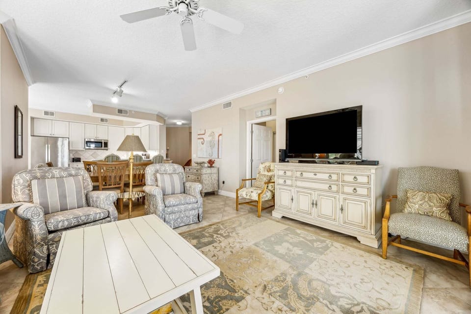 Condo, 3 Bedrooms | Living area | Smart TV