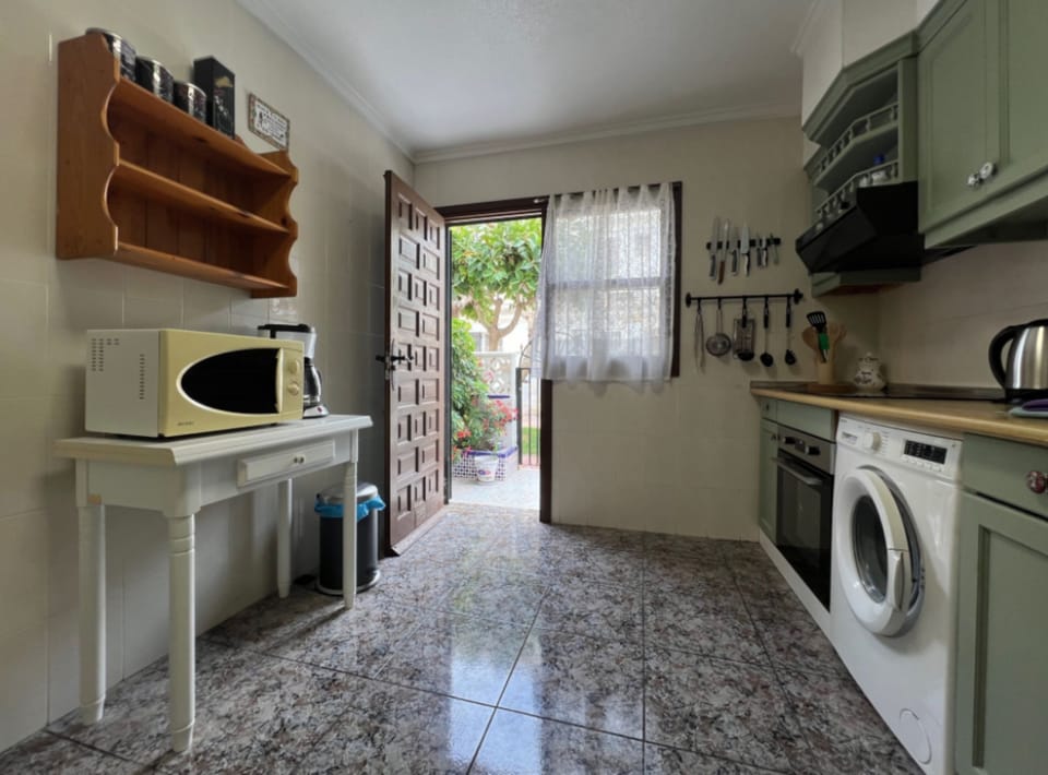 House, 3 Bedrooms, Smoking, Balcony | Laundry