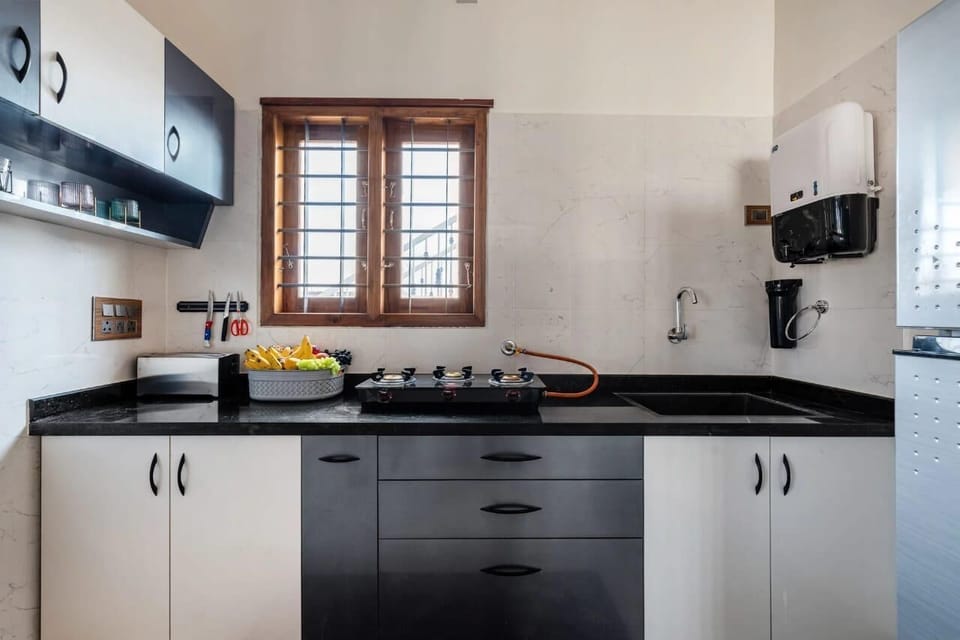 Villa | Private kitchen | Fridge, cookware/dishes/utensils