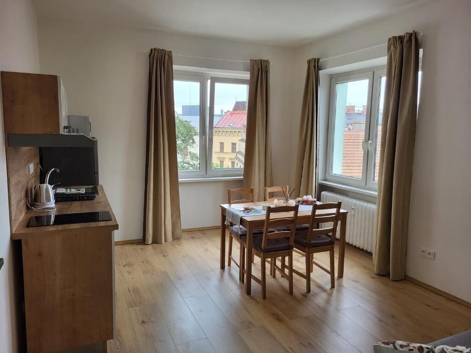 MODERNA IV CityCenterApartments | Dining
