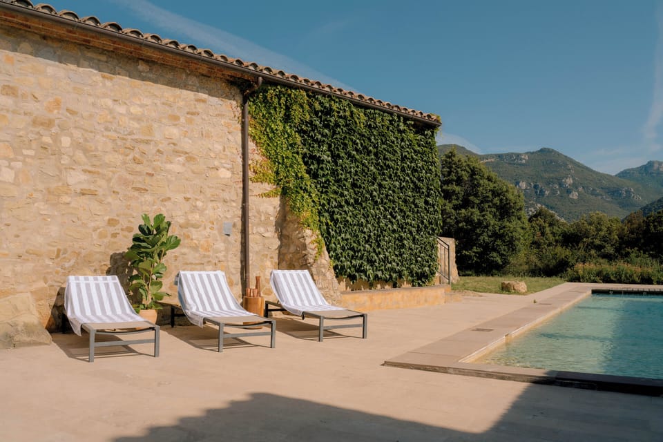 2 outdoor pools