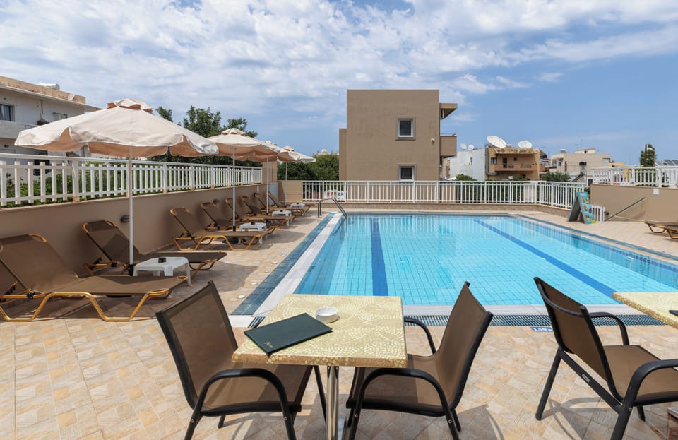 Poolside bar