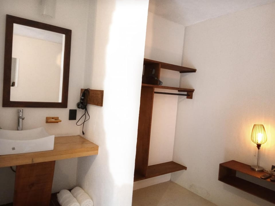 32-inch flat-screen TV with cable channels, TV