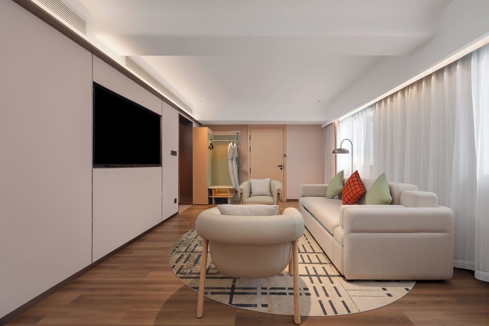 Deluxe Suite, 1 King Bed | Free WiFi
