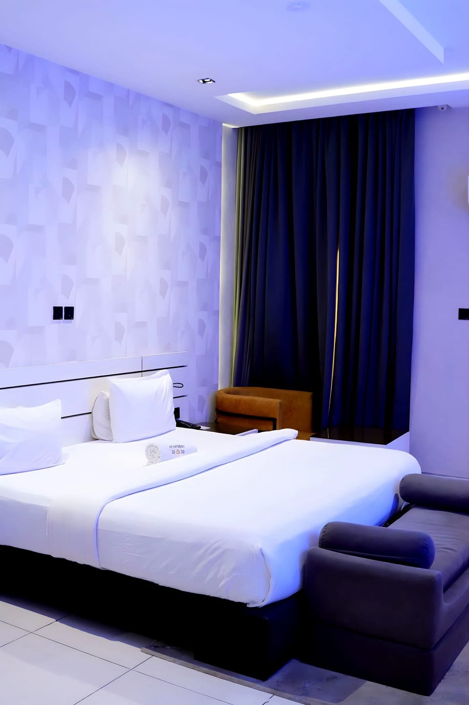 Executive Suite | Desk, iron/ironing board, free WiFi
