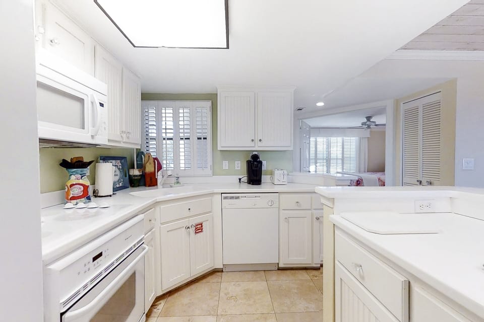 Condo, Multiple Beds, Pool Access, Ocean View (102 Sailmaker) | Private kitchen