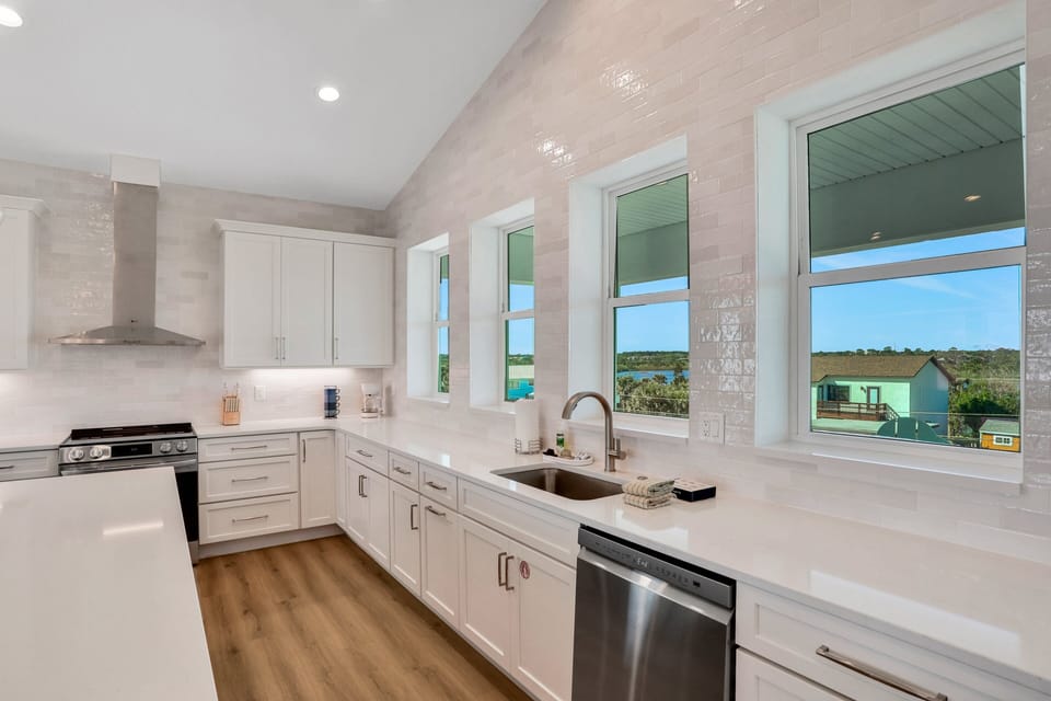 House, Multiple Beds, Hot Tub, Ocean View (Ocean Breeze) | Private kitchen