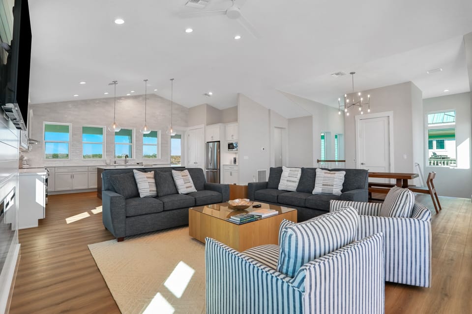 House, Multiple Beds, Hot Tub, Ocean View (Ocean Breeze) | Living area