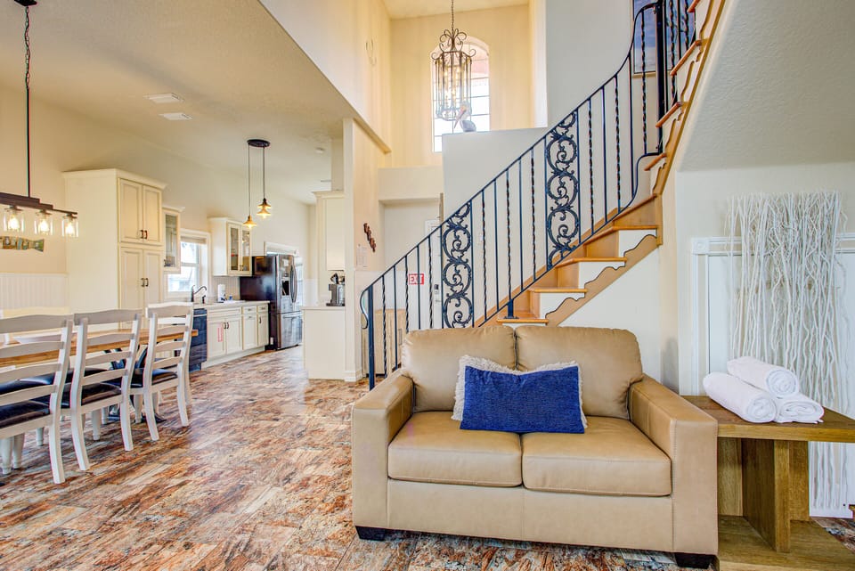 House, Multiple Beds, Pool Access, Pool View (Coral Casa) | Living area
