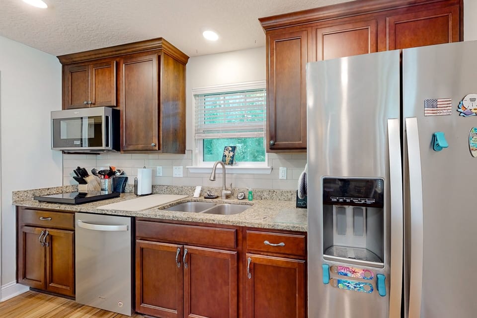 Apartment, 1 King Bed with Sofa bed, Patio, Garden View (Pine Trail Place - Unit A) | Private kitchen