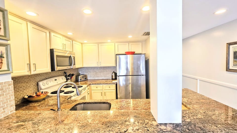 Condo, Multiple Beds, Pool Access, Ocean View (Castawaves) | Private kitchen