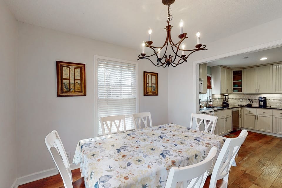 House, Multiple Beds, Patio, Garden View (Magnolia Cottage) | 3 bedrooms, individually decorated, individually furnished, bed sheets