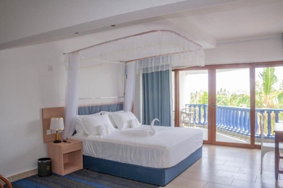 Suite, Balcony, Sea View | In-room safe, desk, laptop workspace, blackout drapes