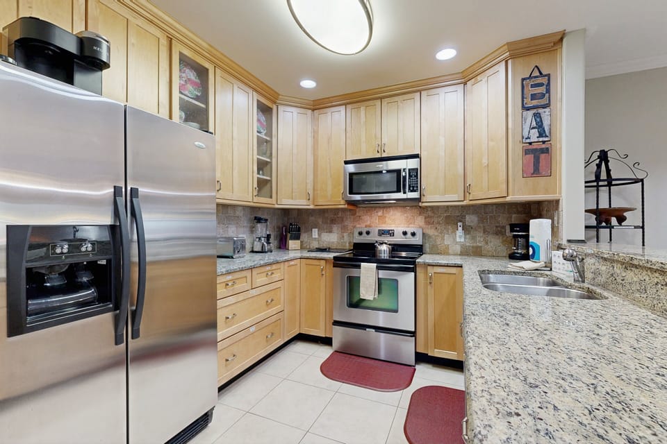 Condo, Multiple Beds, Patio, Pool View (Ocean Reef 103) | Private kitchen